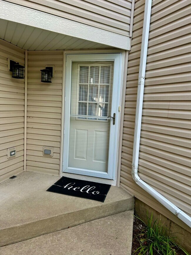 Foto del edificio - 2349 Stoughton Cir