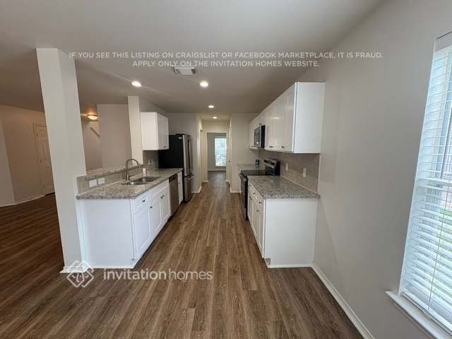 Foto del edificio - 1415 McGee Lake Ct