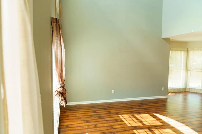 Building Photo - 9901 Head Farm Rd