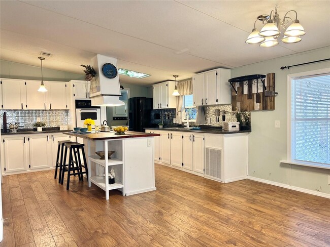 Building Photo - Spacious 3bed/2bath home in Bay Hills vill...