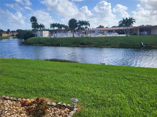 Building Photo - 136 Lake Dora Dr