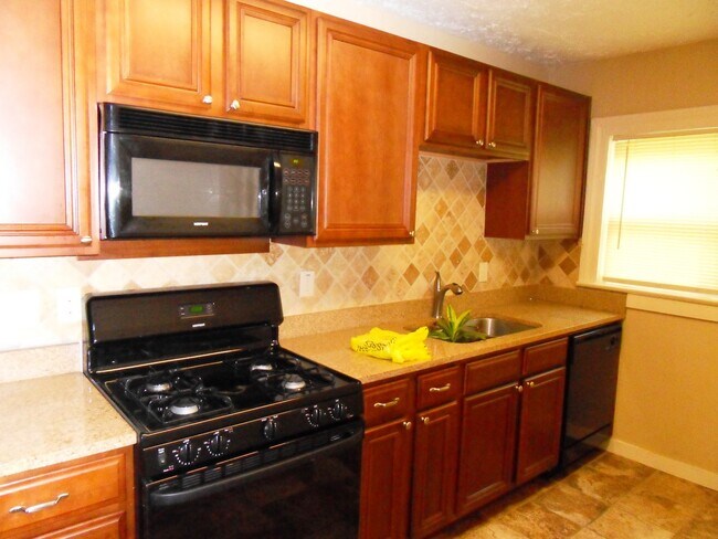 Foto del edificio - 583 Colonial Cir SE