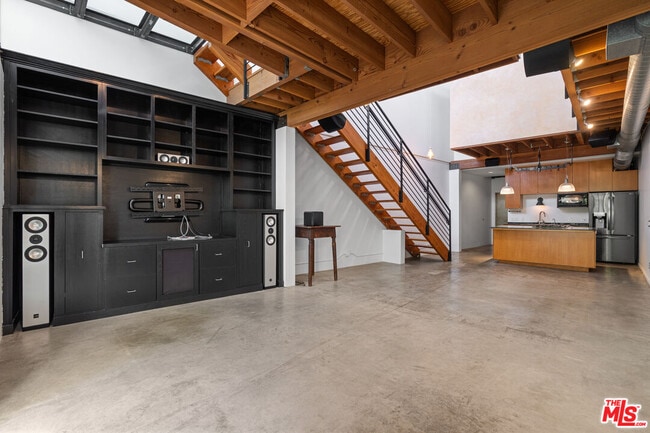 Building Photo - 1130 5th Ave