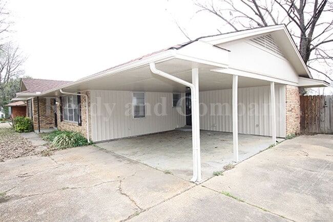 Building Photo - 1718 Borden Dr