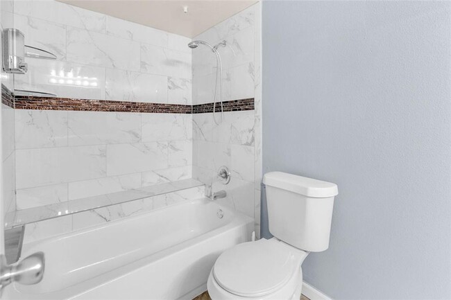 Foto del edificio - 2824 S Bartell Dr