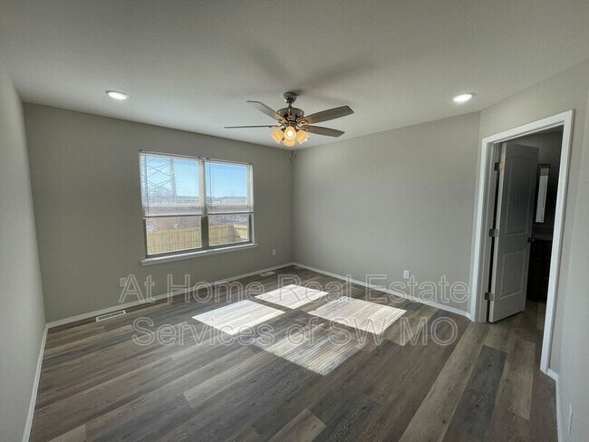 Foto del edificio - 216 Hickory Hills St