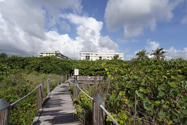 Building Photo - 145 S Ocean Ave