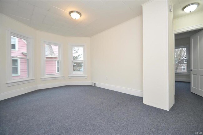 Building Photo - 121 Ridgeway St