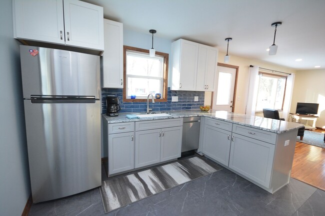 Foto del edificio - Beautiful 2bed Home With New Renovations F...