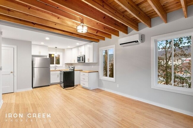 Building Photo - 32 E Citra St