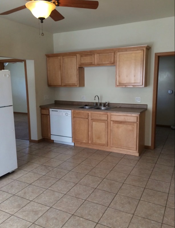 Building Photo - 1611 Charles St