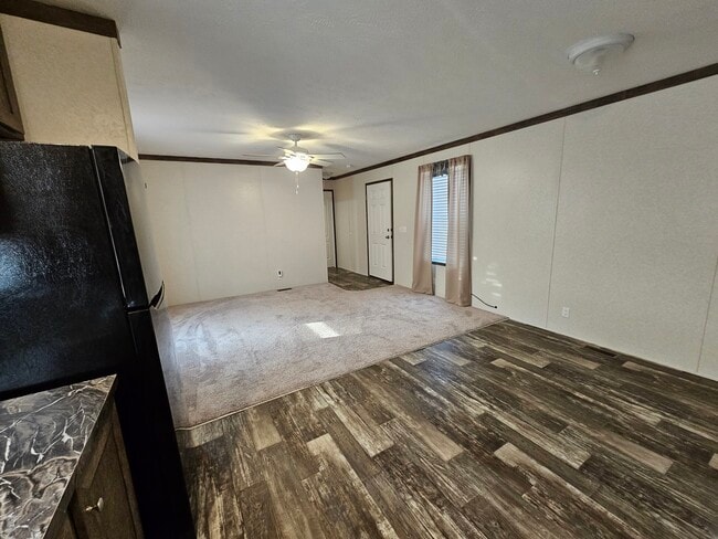 Building Photo - 215 Maple