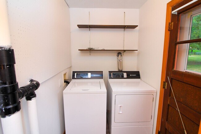 Building Photo - Freshly Remodeled 1 Bedroom House in Brandon