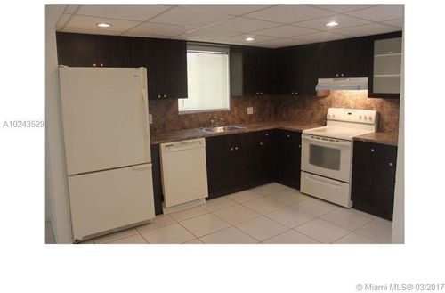 Primary Photo - 653 N University Dr