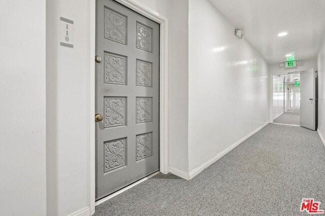 Building Photo - 530 S Barrington Ave
