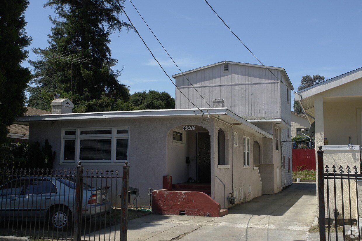 Primary Photo - 4001 Brookdale Ave