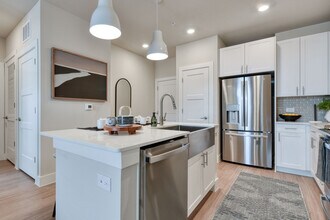 Lenox Grandview apartments — community photo - Lenox Grandview