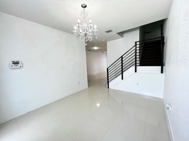 Building Photo - 492 SW 91st Pl