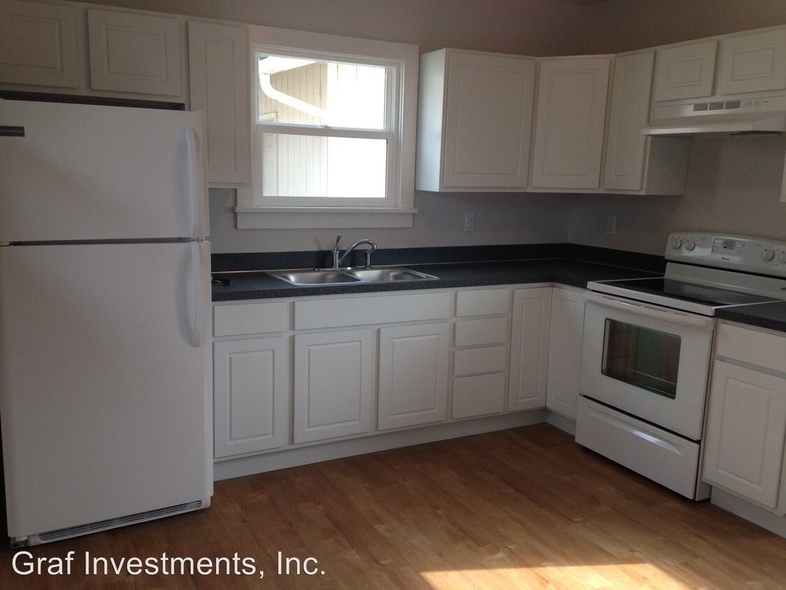 Primary Photo - 110 E Orchard Ave