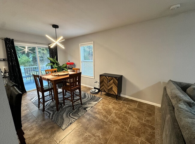 Foto del edificio - 420 Evergreen Dr