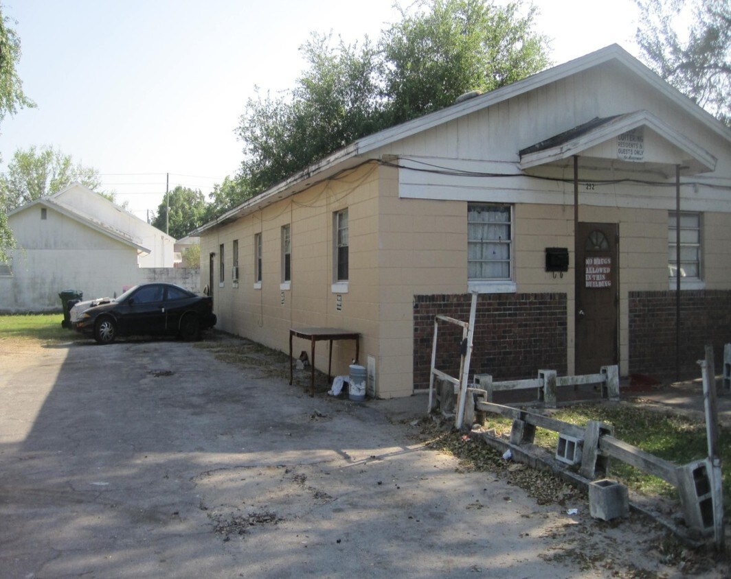 Building Photo - 252 Center St