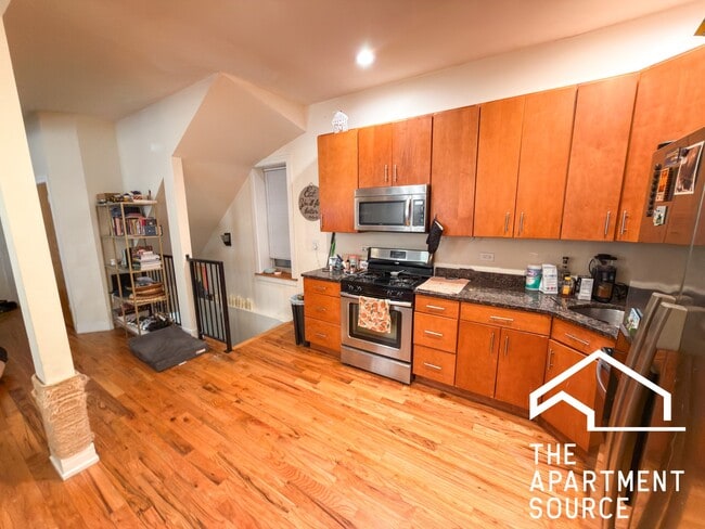 Building Photo - 2835 N Damen Ave