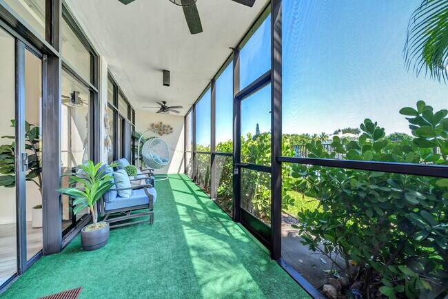 Building Photo - 11370 12 Oaks Way