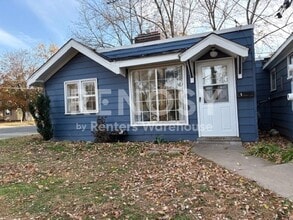 Building Photo - 305 1st Ave S
