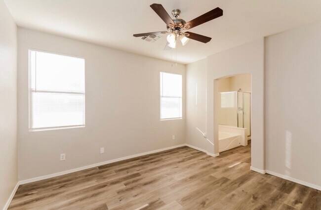 Foto del edificio - 8704 N 58th Dr