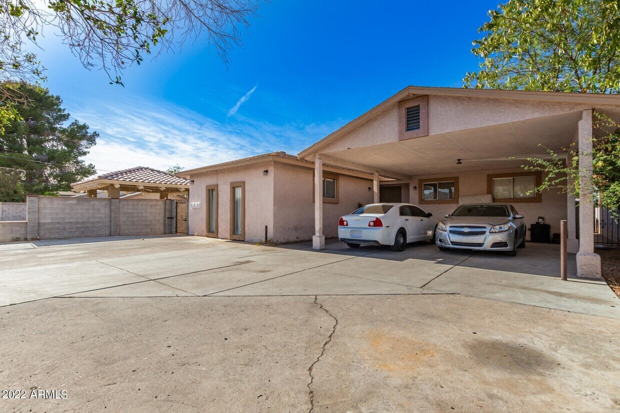 30 W Fremont Rd, Phoenix, AZ 85041 Townhouse for Rent in Phoenix, AZ