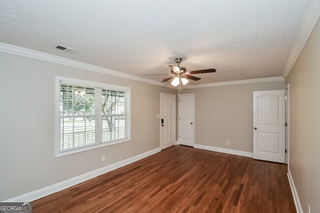 Foto del edificio - 8467 Fairview Dr