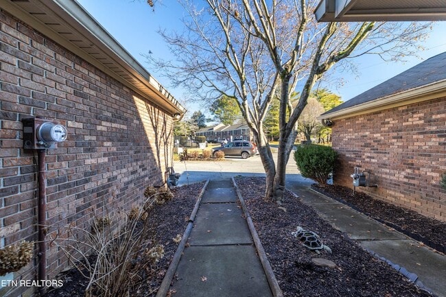 Building Photo - 136 Durwood Rd