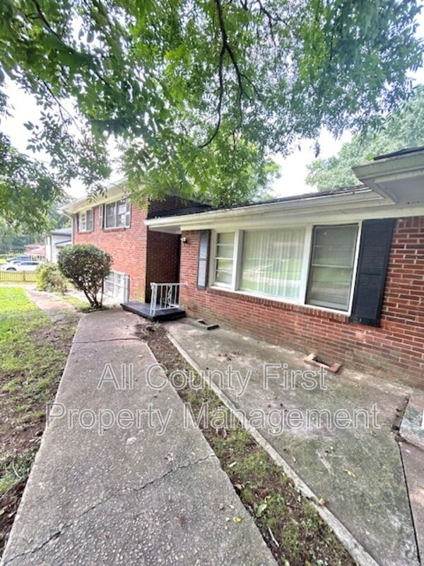 Building Photo - 2323 Belmont Dr
