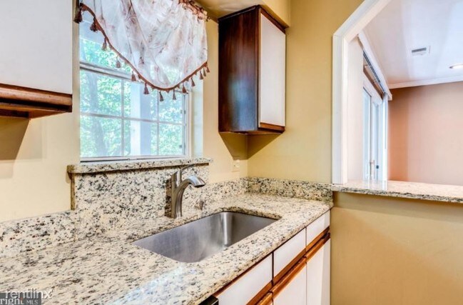 Building Photo - 2 br, 2 bath Condo - 8796 Grasmere Ct