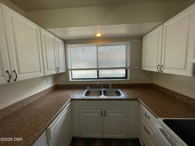 Foto del edificio - 1 Fair Oaks Cir