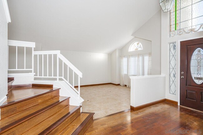 Building Photo - 9244 Calle De Vista Oeste