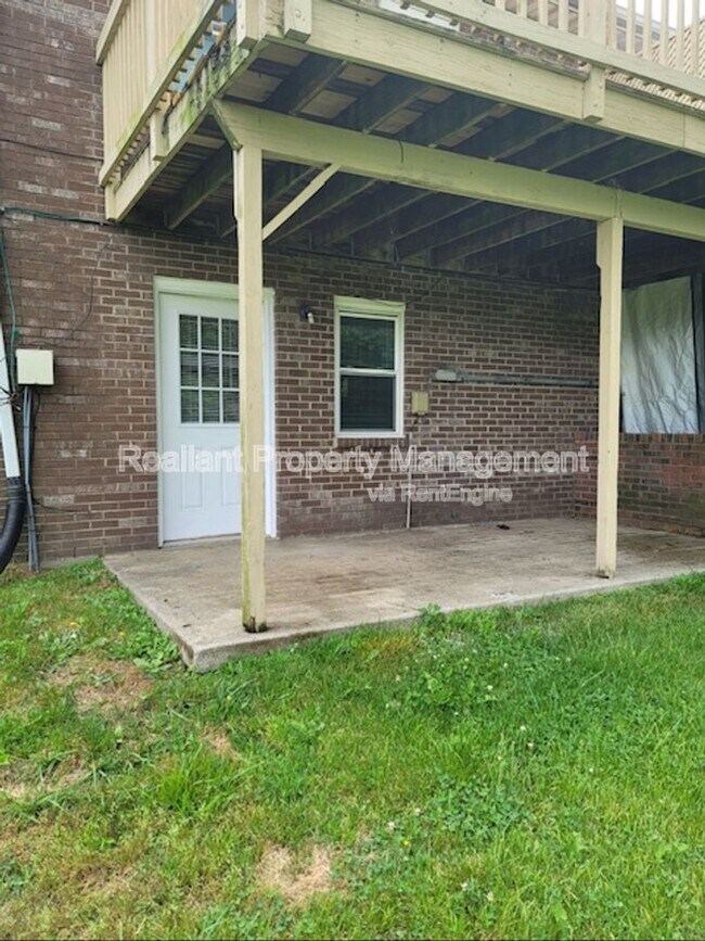 Building Photo - 220 S Keeneland Dr