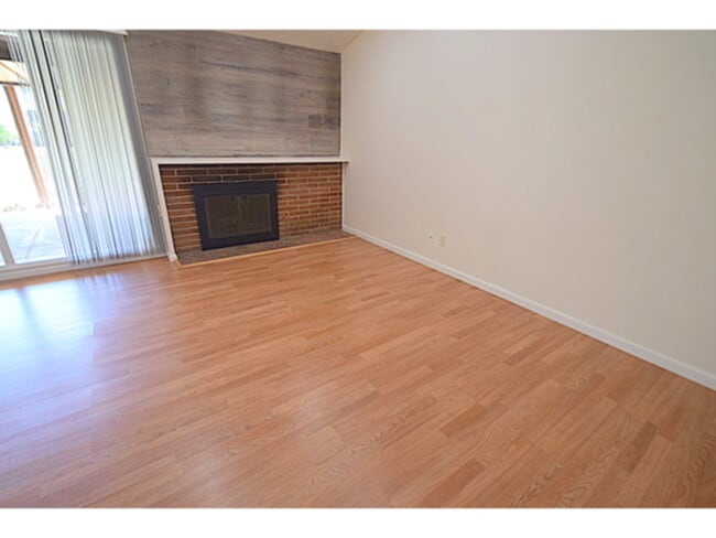 Building Photo - 134 Blackfield Dr