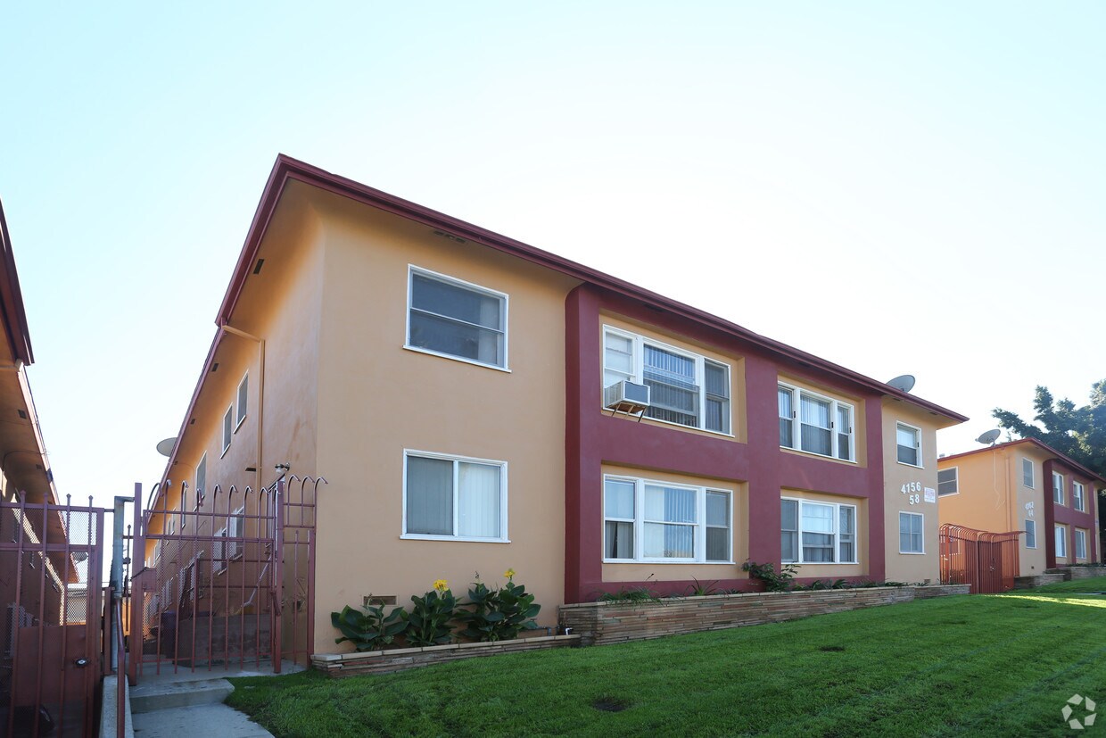 Entrada - 4156-4164 Somerset Dr