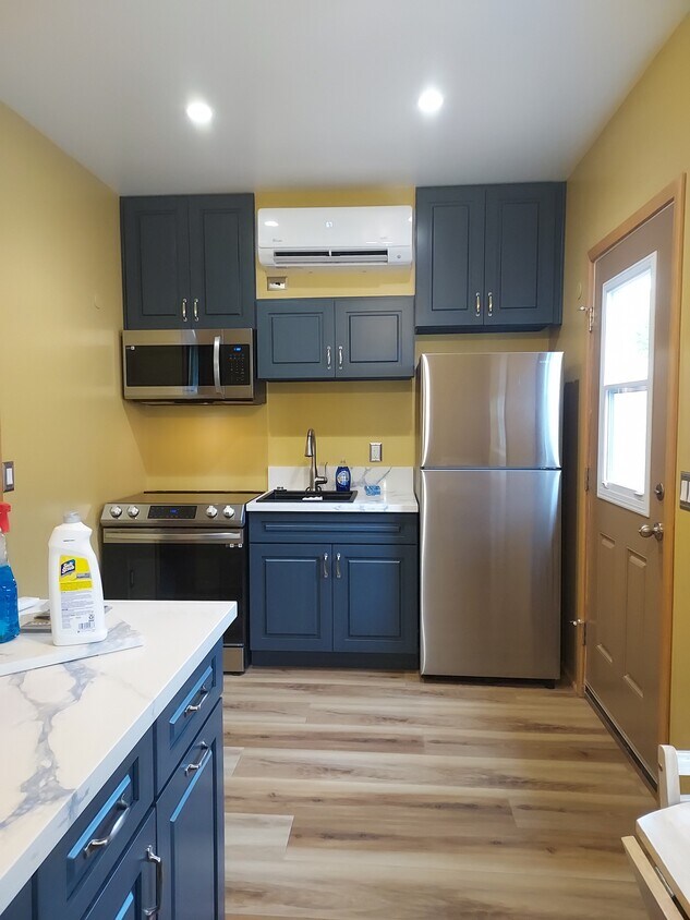 Foto principal - 7355 Cleon Ave