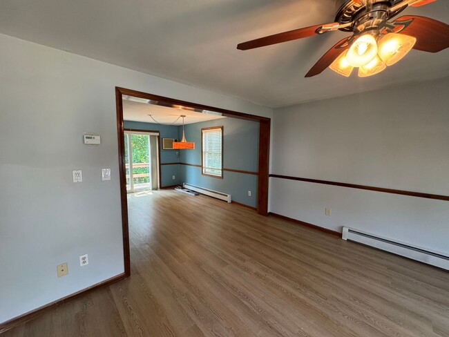 Building Photo - Woburn Townhouse| 2 Bed 1.5 Bath| Availabl...