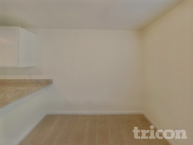 Building Photo - 1073 Crescent Moon Lp