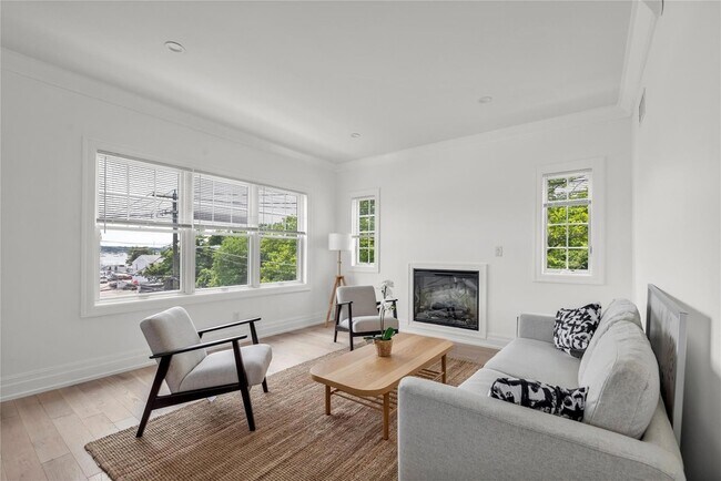Foto del edificio - 22 Sagamore Hill Dr