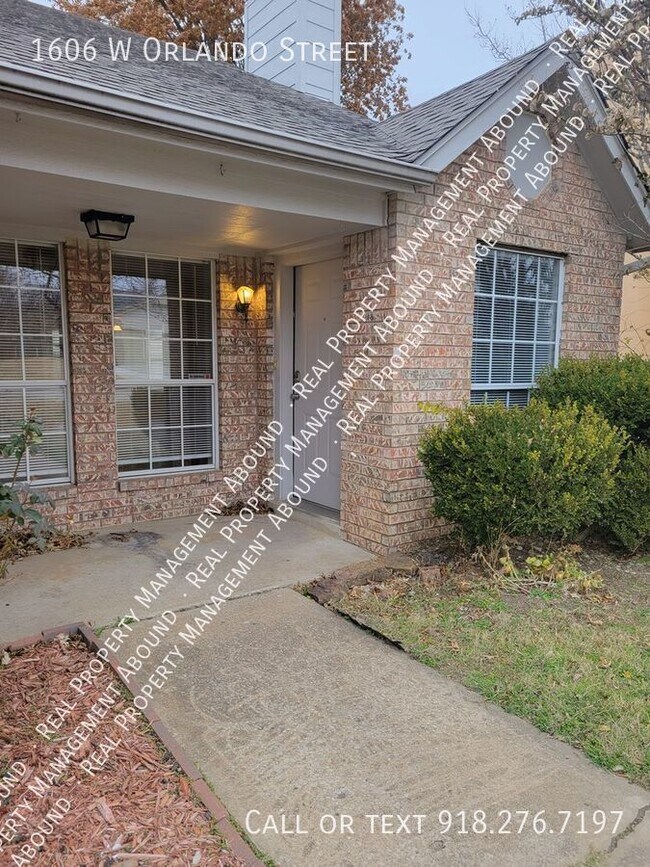 Building Photo - Broken Arrow Beauty