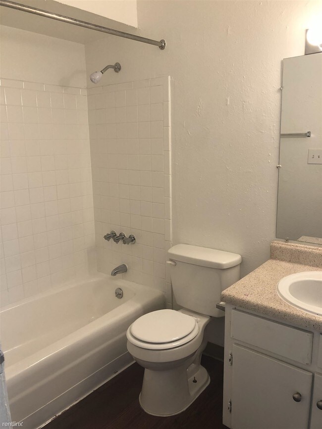 Building Photo - 3 br, 1 bath Apartment - 725 Green Rd Apt 531