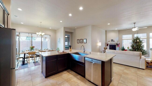 Building Photo - 7205 Valle Jardin Ln NW
