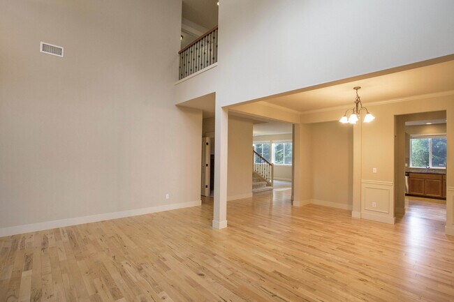 Building Photo - Beautiful 4 Bedroom in Bothell