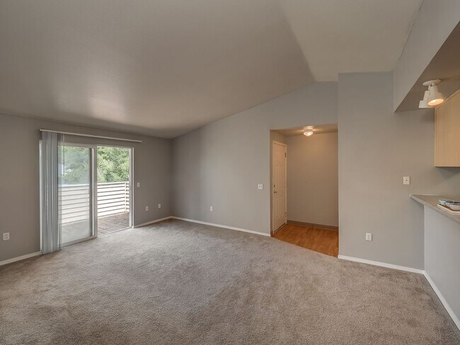 Foto del edificio - Life Just Got Better Come See For Yourself At Powell Court Apartments!!