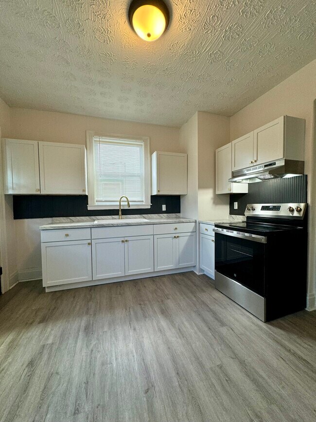 Foto del edificio - 647 S 38th St