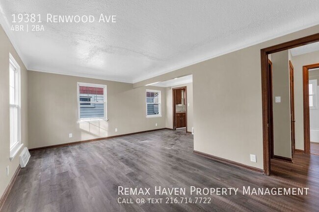 Foto del edificio - 19381 Renwood, Euclid- Spacious 4 bedrooms...